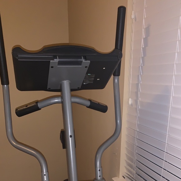 A horizon e70 elliptical - Picture 9 of 9